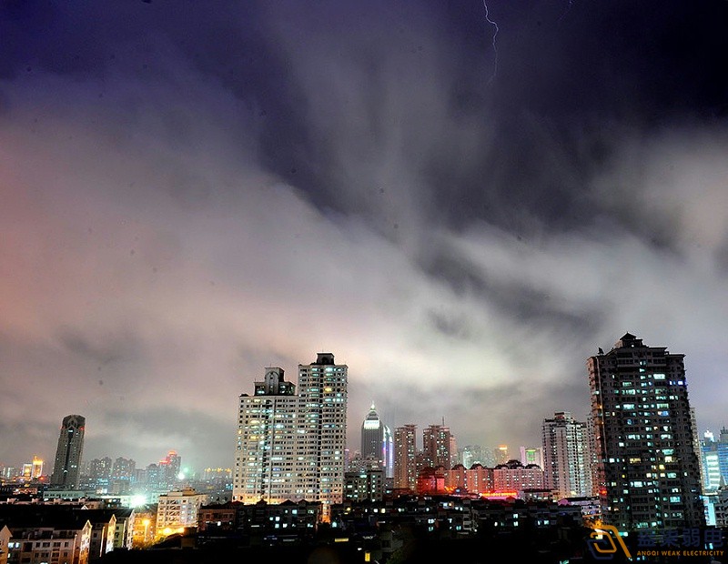 安防监控设备如何防雷雨？